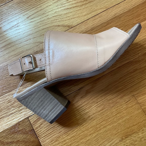 💕 Tan Leather Slingbacks with Stacked Heel 💕 - Picture 1 of 15